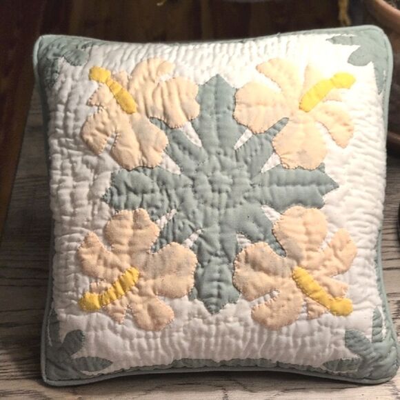 C J Trading Quilted Floral Hibiscus Throw Pillow Honolulu Hawaii - Picture 8 of 8